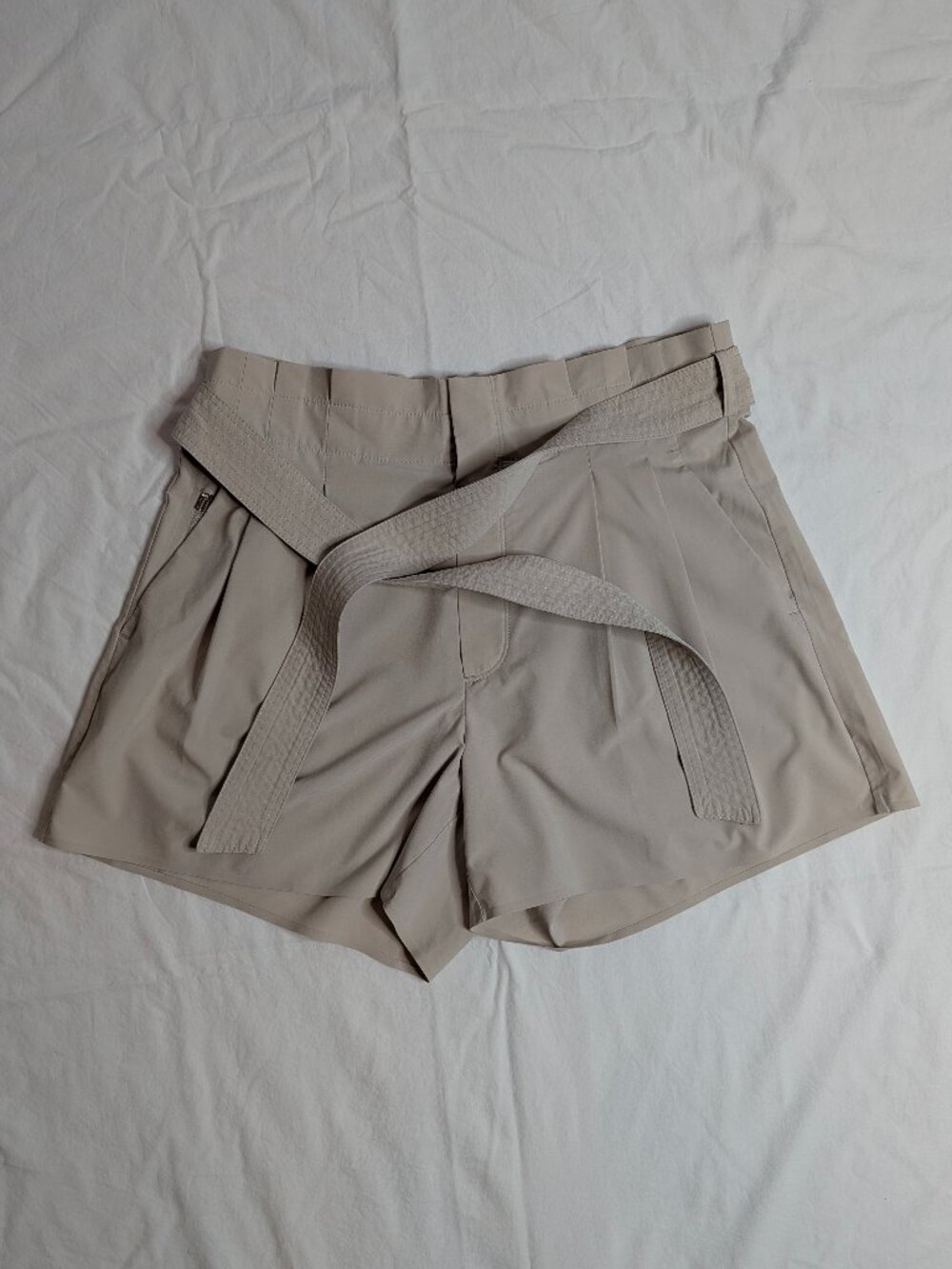 Athleta Beige Skyline II Short in Size 10